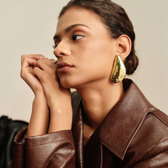 Gold Fashionable Women's Large Auricle Design Earrings - Picture 5 of 6
